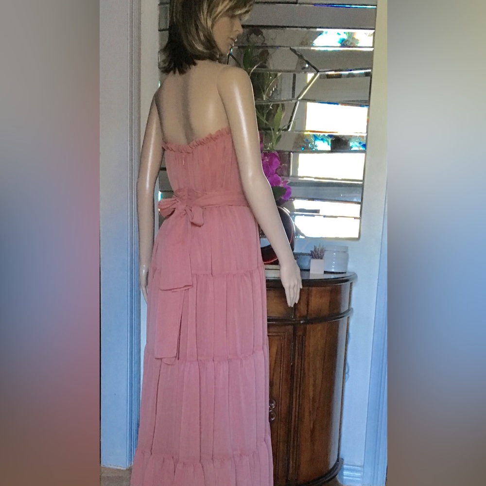 BNWT Jill Jill Stuart
Strapless Tiered Gown Size 4 Coral